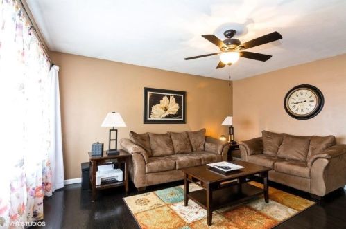 3250 Maple Dr, Hammond, IN 46322-1338
