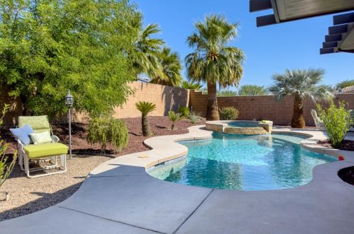 828 Mira Grande, Palm Springs CA  92262-1209 exterior