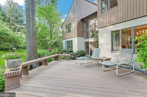 1483 Buck Crk Dr, Yardley PA 19067-4053 exterior