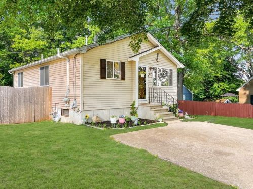 263 Tiogue Ave, Coventry, RI 02816-5254