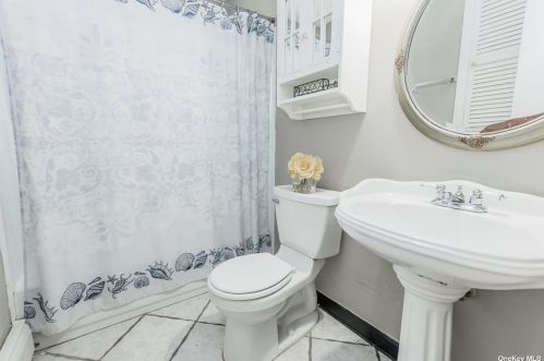 29 Clifford Ct, Huntington Station NY  11746-2106 exterior