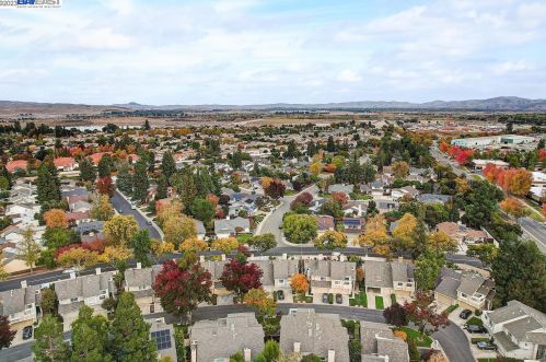 1547 Trimingham Dr, Pleasanton CA  94566-8407 exterior