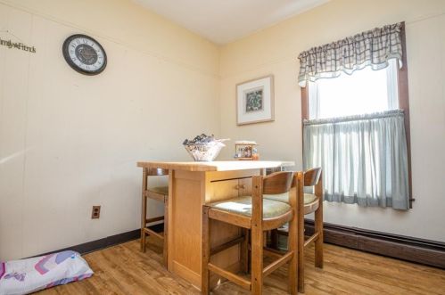 128 Grv St, Lincoln RI  02865-1909 exterior