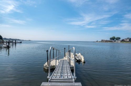 20 Jordan Cove Rd, Waterford CT  06385-3227 exterior