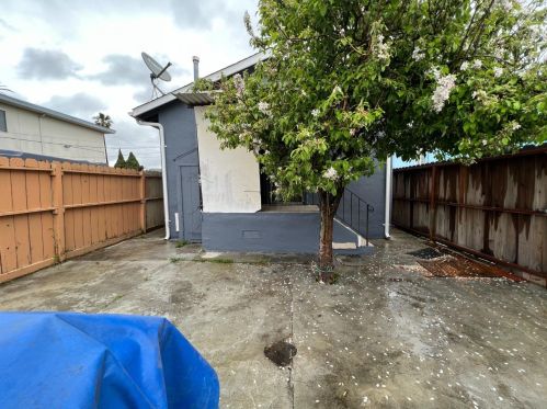 6241 Bromley Ave, Oakland CA  94621-3847 exterior