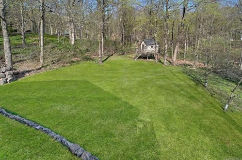 3 Banks Hill Rd, Pleasantville NY  10570-2453 exterior