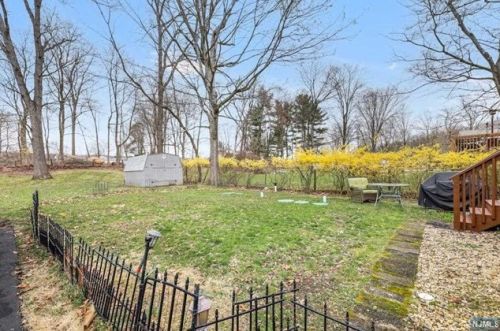 109 Hiawatha Blvd, Oakland NJ  07436-2905 exterior