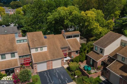 16 Stirling Ct, Wayne, PA 19087-5703