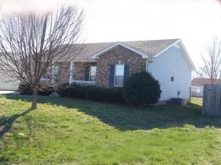 3462 Loon Dr, Clarksville, TN 37042-1570