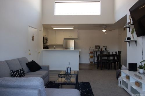 18758 Mandan St, Santa Clarita, CA 91351-3761