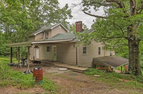 154 Sutherland Rd, Jeannette, PA 15644-9785