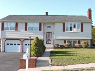 33 Windview Dr, Union City, CT 06770-3162