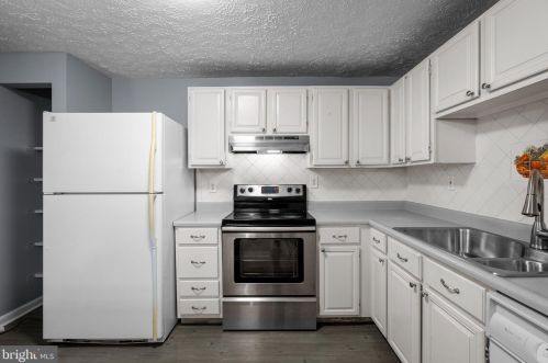 8774 Newington Commons Rd, Lorton, VA 22079-3024