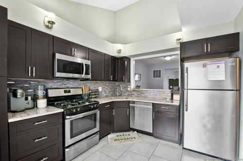 209 Cypress Rd, Hartford CT  06111-5630 exterior