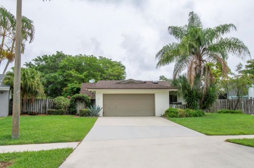 5 Baytree Cir, Boynton Beach, FL 33436-9113