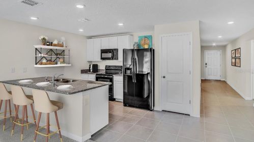 1717 9th St, Ruskin, FL 33570-6040