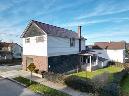 426 Emerson St, Vandergrift PA  15690-1520 exterior