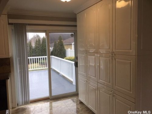 73 Audrey Ave, Hicksville NY  11803-3514 exterior