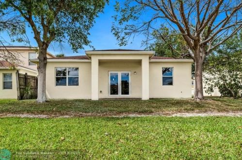 868 Fieldstone Way, West Palm Beach, FL 33413-1245