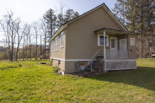 4 Irving Ln, Ferndale NY  12734-5234 exterior