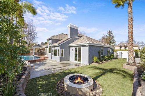 24370 Mornington Dr, Santa Clarita CA  91355-2037 exterior