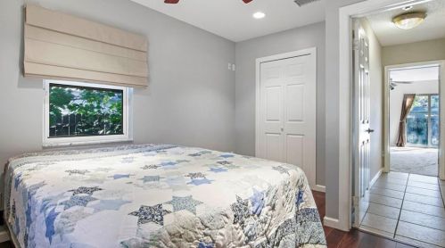 6026 17 Ave, Saint Petersburg FL  33707-3203 exterior