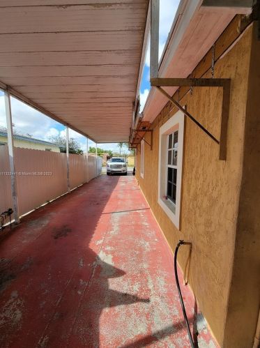 17 Suffolk Ave, Hialeah FL  33010-5035 exterior