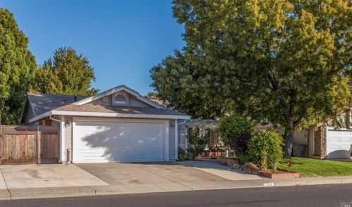 790 Youngsdale Dr, Vacaville CA  95687-7351 exterior