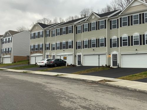 2404 Canterbury Dr, Imperial PA  15126-9179 exterior