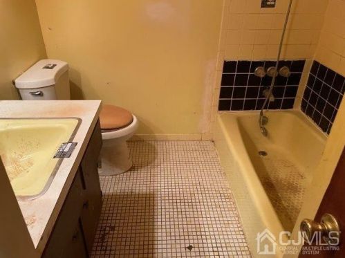 6 Jennifer Ct, Piscataway NJ  08854-5416 exterior