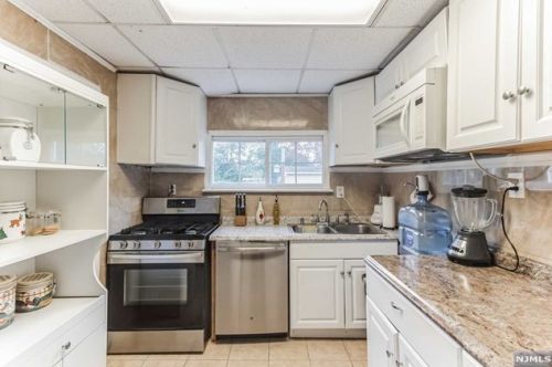 7 2nd Ave, West Milford NJ  07480-3317 exterior