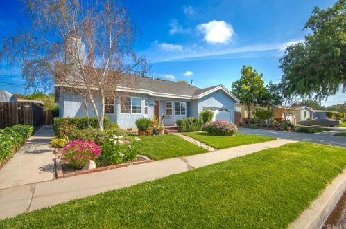 5849 Walton St, Long Beach, CA 90815-1327