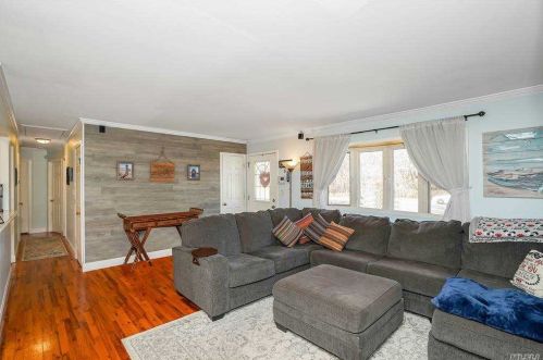 1085 Connetquot Ave, Central Islip, NY 11722-3236