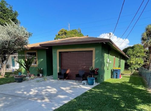 126 5th Ave, Dania Beach, FL 33004-2753