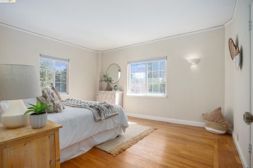 1 Kingsland Pl, Oakland CA  94619-2608 exterior