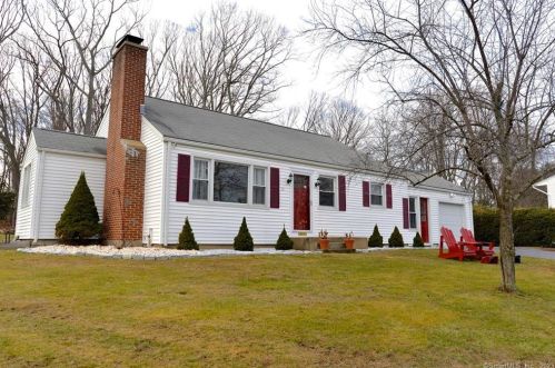 14 Laurel Ln, Waterbury, CT 06712-1410