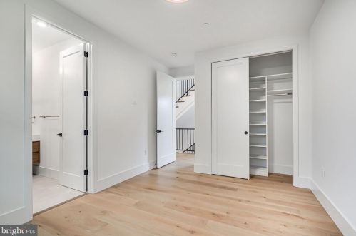 4915 Western Ave, Washington DC  20016-4319 exterior