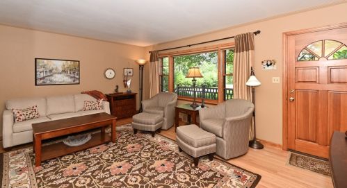 1524 El Rancho Dr, Thiensville WI  53092-5623 exterior