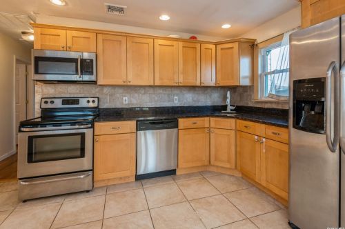 235 Farmers Ave, North Lindenhurst NY  11757-1815 exterior