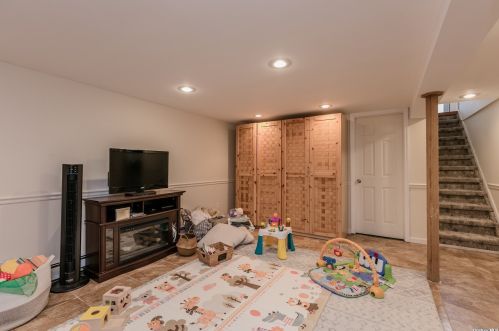 37 Edwards Pl, Huntington Station NY  11746-1013 exterior