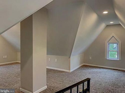 54 Center Ave, West Deptford, NJ 08093-1126