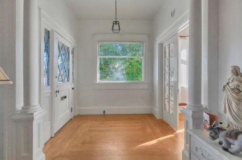 836 Monterey St, Hollister, CA 95023-4632
