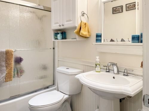 242 White Oak Rd, Lake Elsinore CA  92530-5181 exterior