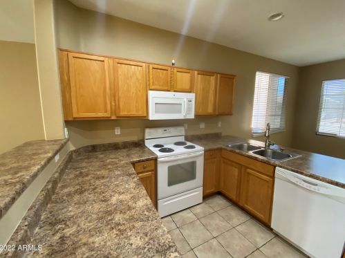 6820 Citrus Way, Glendale AZ  85303-3950 exterior