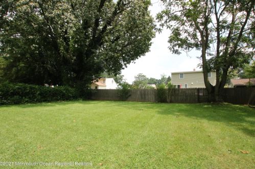 45 Steven Ave, Tinton Falls, NJ 07724-2654