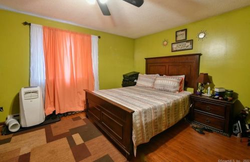 16 Edgehill Ave, Waterbury CT  06704-1825 exterior