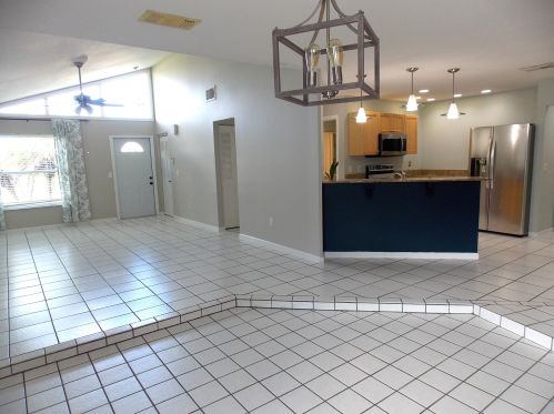 562 Eyerly Ave, Fort Pierce FL  34983-2944 exterior