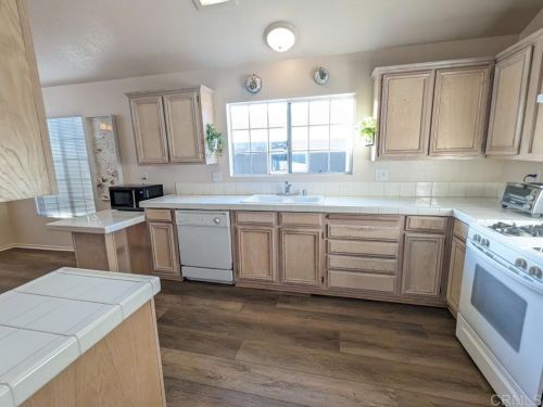 5438 Don Luis Dr, Carlsbad CA  92010-3927 exterior