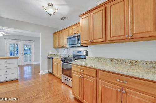 2704 Oaklawn St, Beaufort SC  29902-4335 exterior