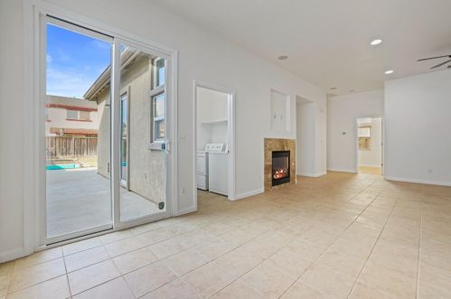 17769 Golden Spike Trl, Lathrop CA  95330-9373 exterior